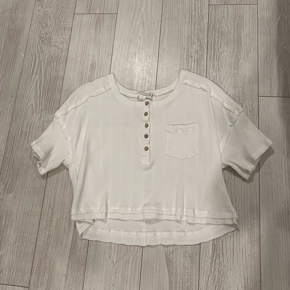 White buttoned top w/ pocket